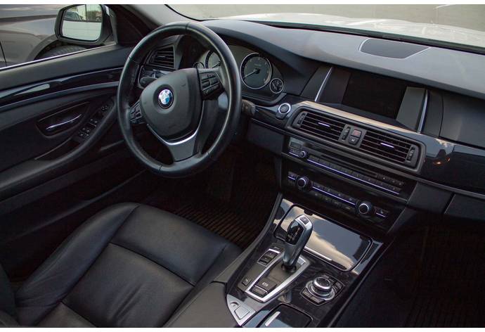 BMW 520D салон